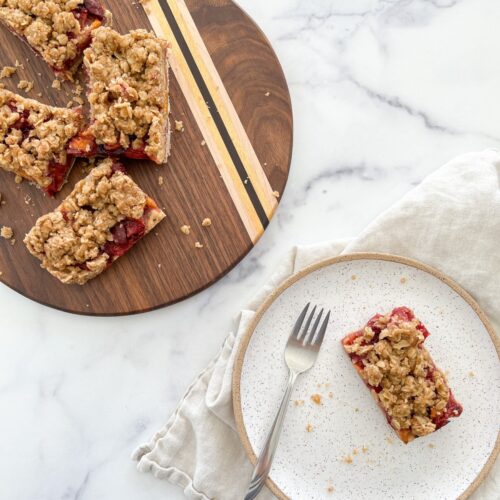 A platter of stone fruit crumble bars are displayed in flatlay form.
